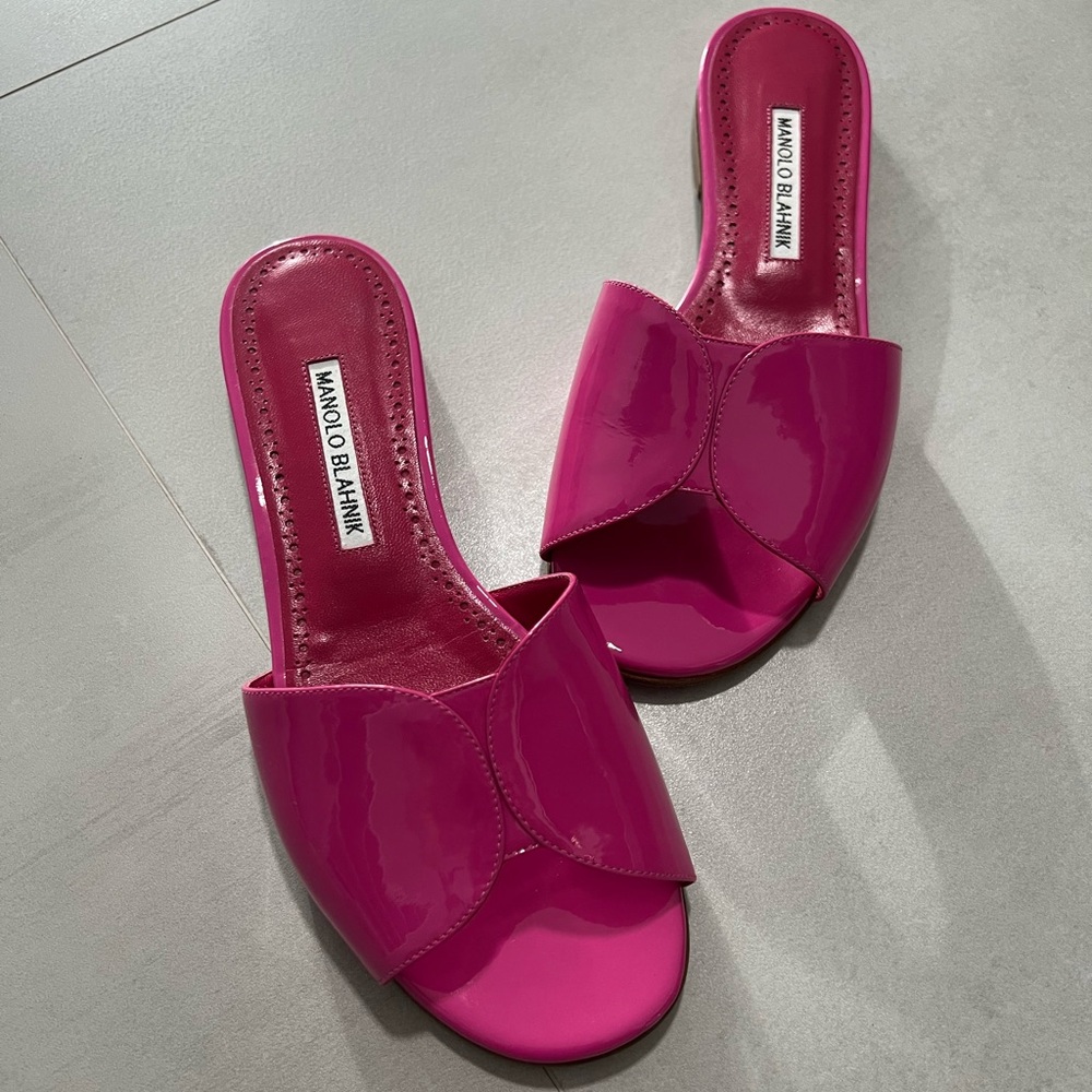 Manolo Blahnik Houramu Patent Flat Slide Sandals